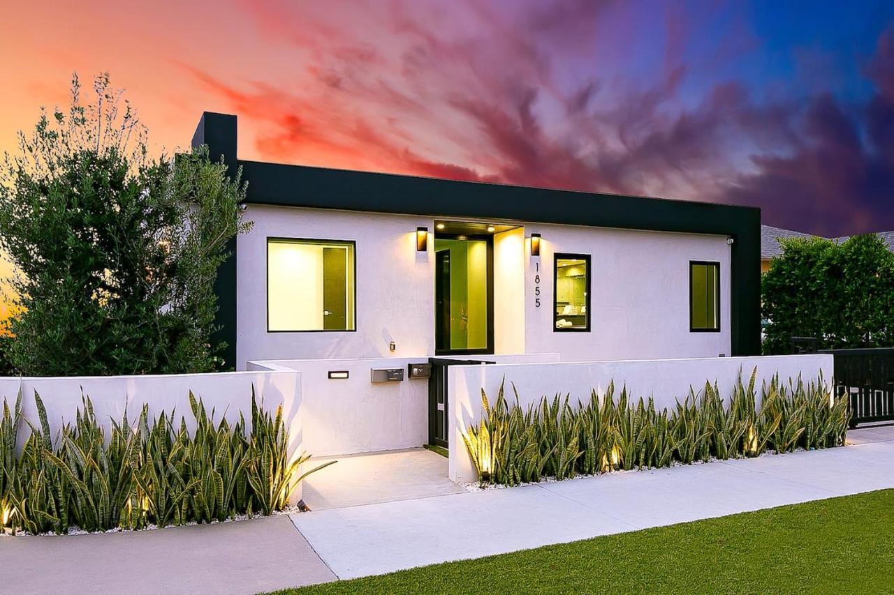 The Four Seasons Villa Los Angeles Exterior photo